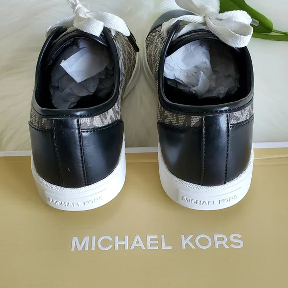 Michael Kors Sneaker Size 7 ♥️ - Picture 4 of 11